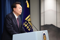 [속보] 윤 대통령 "유치 이끌어내지 못한 건 제 부덕의 소치...균형발전은 그대로 추진"