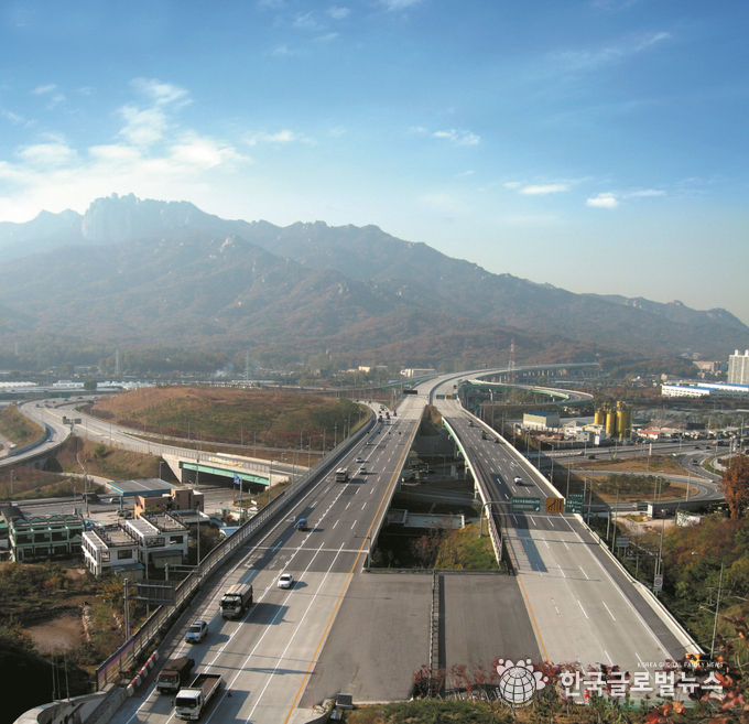 1자료사진-서울외곽순환고속도로 사패산터널 구간 모습