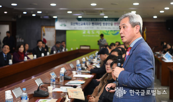 타시군에서 벤치마킹온 관계자들에게 곽상욱시장이 설명 하고 있다.