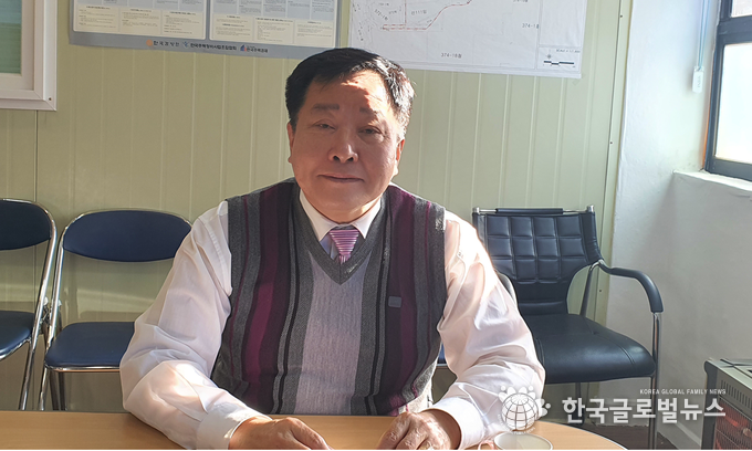  최병선 조합장 ( 촬영을 위해 잠시 마스크를 벗었다)