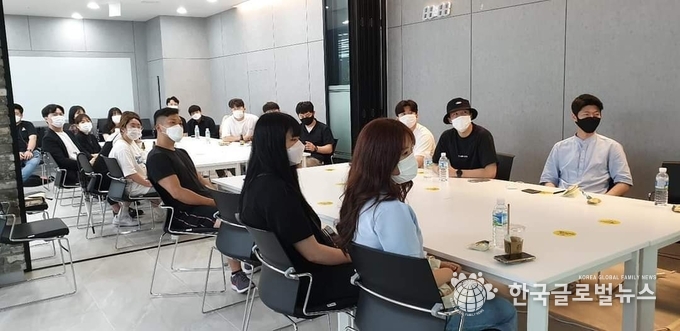 지난 6월27일 협의체 워크샵을 진행 하고있는 청년 위원들