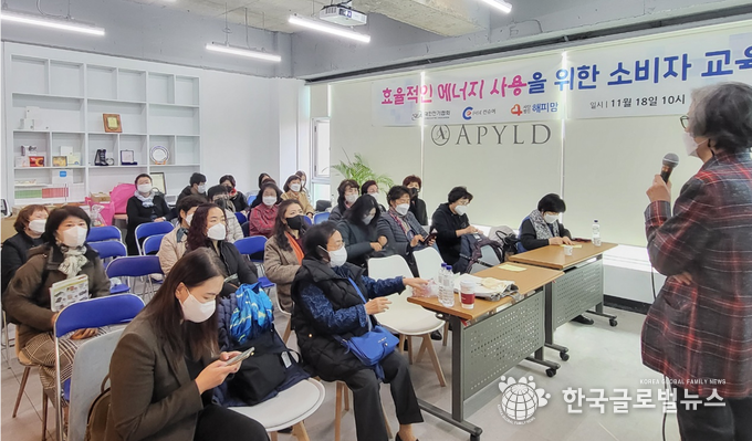 송보경교수가 강의를 하고있다.