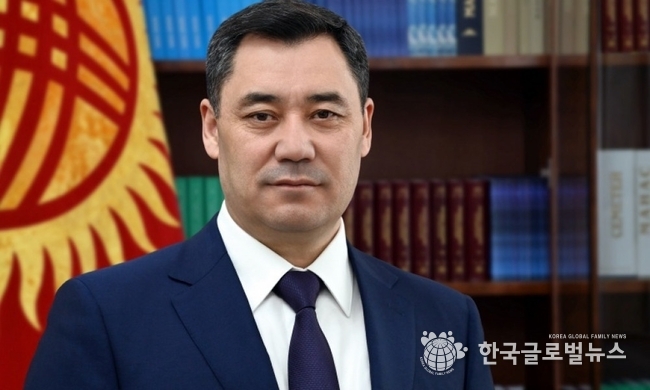 키르키즈스탄 <strong>사디르 자파로프대통령</strong>
