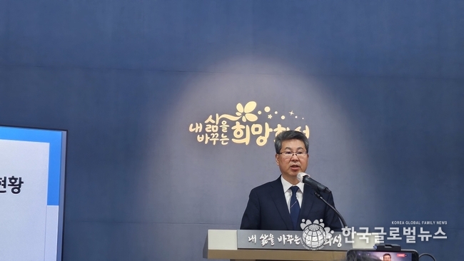 이병열 기획조정실장이 브리핑을 하고 있다.
