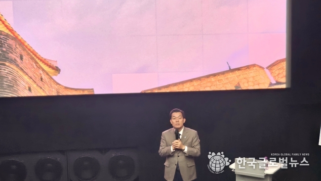 이재준 시장이 규제 완화에 대해 설명 하고 있다.