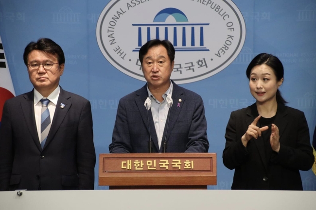 가운데 김준혁 의원.