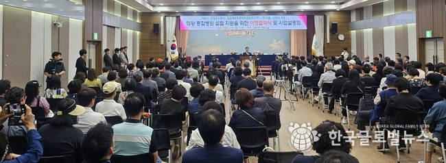 김성제시장이 시민들에게 인사말을 전하고 있다.