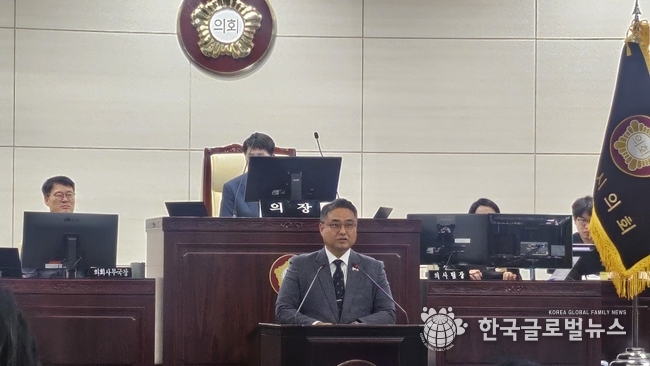 김상균의원이 시정 질문을 하고 있다.