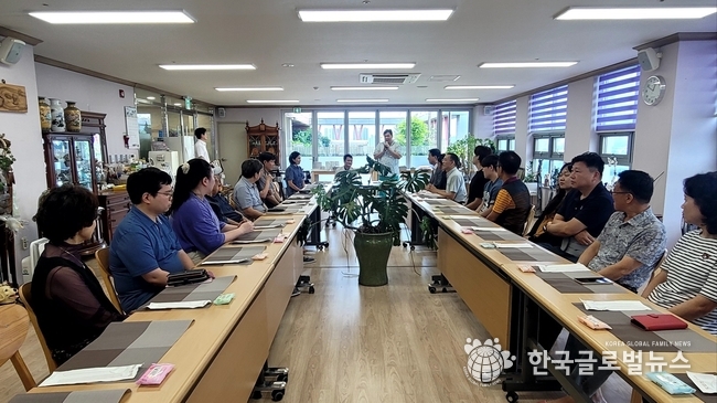 수병원에 진행된 간담회에 서로의 의견을 나누고있다.