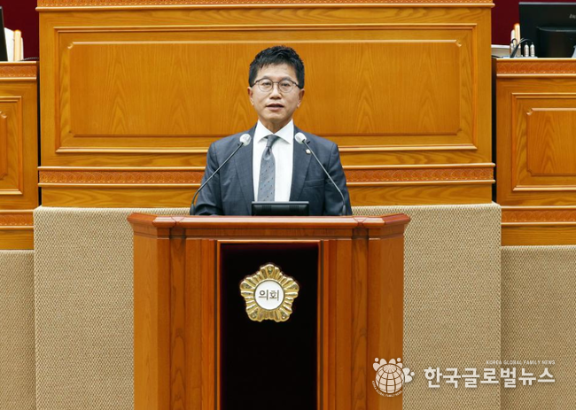 의회에서 발언 중인 허원구 의원