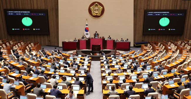 국회에서 '노란봉투법' 통과 회의 모습