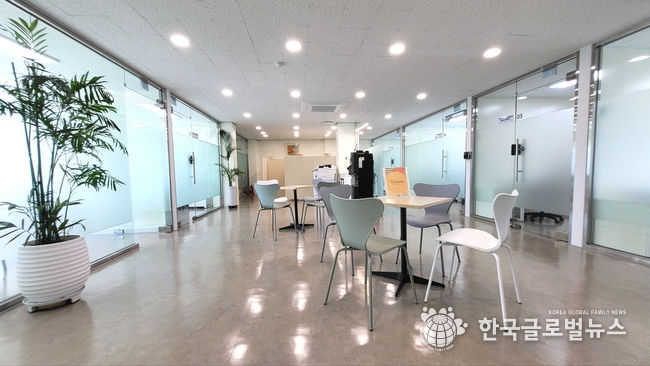 사무실 내부 라운지