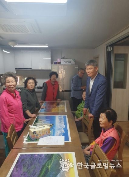 흑연근 닭강정, 시흥시 연성동 경로당 14곳에 과자류 후원