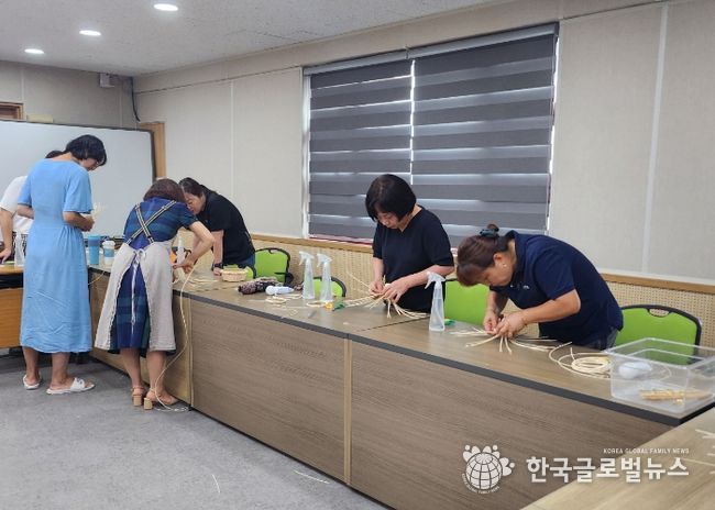 세류1동, 더위를 식히는 라탄의 세계로