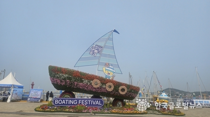 화성특례시 대표 축제 '화성뱃놀이 축제 ', 'LET'S S.E.A in 화성' 해양 레저 체험과 문화 공연이 어우러 축제의 한마당 시작