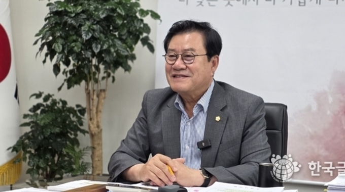 [의장단 특집] 오산시의회 이상복 의장, “시민의 숨결 가까이, 작지만 강한 도시 오산....도시 균형발전으로 대도약 꿈꾼다”