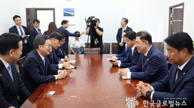 김동연 경기도지사,민주당 경기도 국회의원 ‘원팀’ 정책간담회… “성공한 국민주권정부, 경기도가 뒷받침”