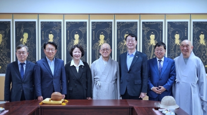 추미애 경기도지사 후보, 화성 용주사 방문… “전통과 세계 잇는 문화 경기도 만들 것”