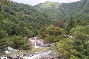 경기도, 수도권 최고의 트레킹 코스 가평 연인산 명품 계곡길, 산림청 선정. 걷기 좋은 명품숲길 전국 1위
