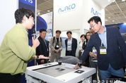 정명근 화성시장, 화성소재 기업이 뽐내는 K-Display 2024 한국 디스플레이 산업전시회 참관