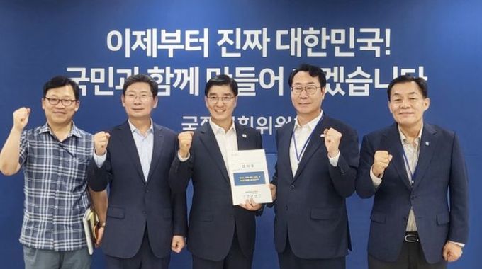 이재준 수원시장, "대한민국특례시시장협의회 국정기획위원회에 ‘특례시 지원에 관한 특별법 제정 촉구 건의문’전달"