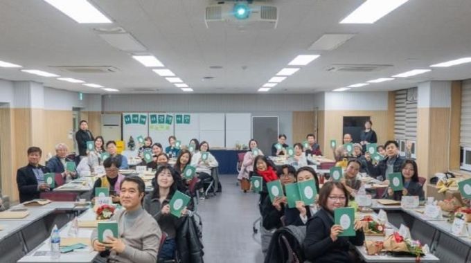 [기획]'책 권하는 도시' 시흥시민의 삶에 녹아있다, 시민과 올해의 책 선정 등 독서문화 꽃피워