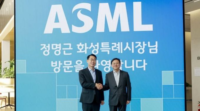화성특례시 ASML로부터 감사패 전달받아...반도체 혁신도시 위상 더욱 강화