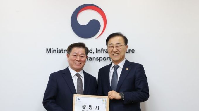 박승원 광명시장, 김윤덕 국토부 장관 만나 “신천~하안~신림선, 재정·민자 가리지 않고 조속히 추진해야” 건의