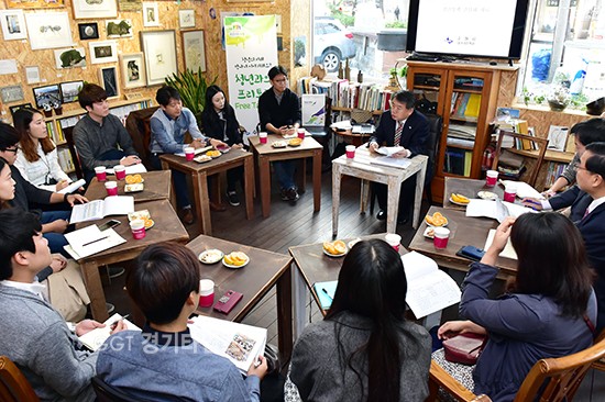 수원시의 청년들과 일자리 창출돕기위한 프리토킹ⓒ경기타임스