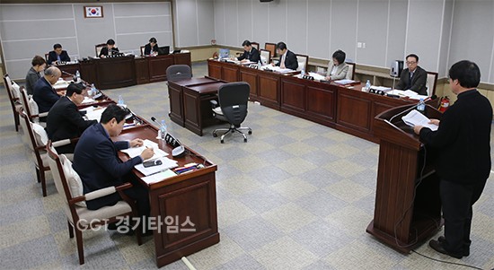 11일 수원시의회 문화복지교육위원회, 복지여성국, 노숙인종합지원센터,육아종합지원센터 상임위활동을 벌이고 잇다.ⓒ경기타임스