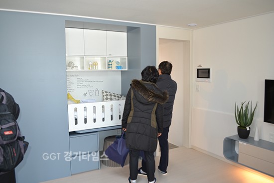전용면적 44㎡ 타입인 육아형 투룸 주택 모델 거실ⓒ경기타임스