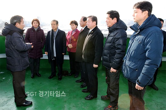 나눔햇빛발전소를 찾은 수원시의회 도시환경위원회 상윔위ⓒ경기타임스