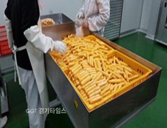 유통기한 경과제품으로 만든 찹쌀치즈스틱ⓒ경기타임스