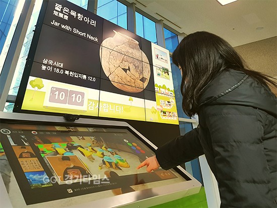 수원박물관은 디지털박물관 포토방명록과 키오스크ⓒ경기타임스