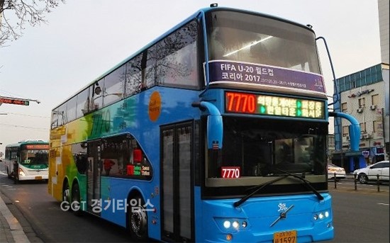 수도권 운행하는 경기도 2층버스ⓒ경기타임스