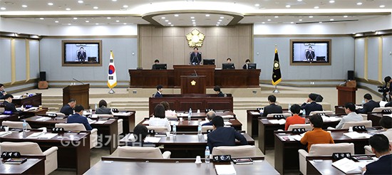 11일 수원시의회는 제326회 임시회 제2차 본회의에서 23건의 안건을 의결하고 9일간의 의정활동을 마무리ⓒ경기타임스