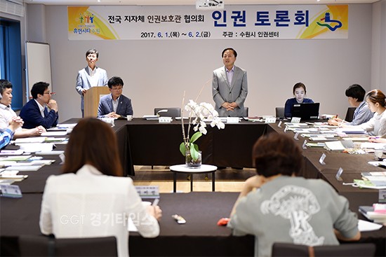 김교선 수원시 감사관이 토론회에서 발표하고 있다 ⓒ경기타임스