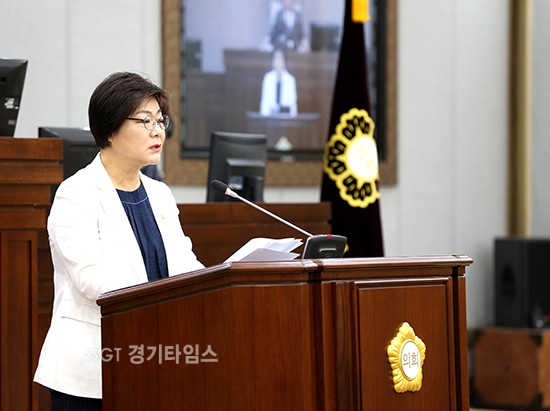 박순영 의원도 5분 자유발언을 통해 경로잔치에 대한 문제점 지적과 개선방안을 촉구하고 있다ⓒ경기타임스