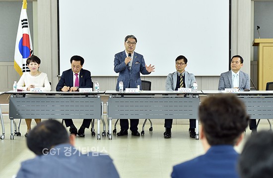 이재정 경기도교육감은 8일 파주 홍원연수원에서 열린 ‘현장교육협의회 시즌2’에 참석하여 파주 지역 학교장과 소통의 시간을 가지고 있다.ⓒ경기타임스