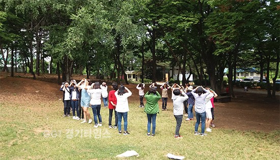 지난 10일 경기상상캠퍼스에서 ‘수원형 어린이집’ 보육교직원 50여 명을 대상으로 여름 생태교육 연수ⓒ경기타임스