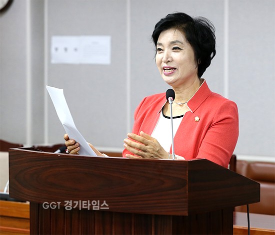 수원시의회 한명숙(자유한국당, 비례대표) 의원이 ‘수원시 기부자 예우 및 기부심사위원회 운영에 관한 조례안’을 대표발의ⓒ경기타임스