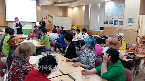 일일영어체험 다퓨저 만들기ⓒ경기타임스