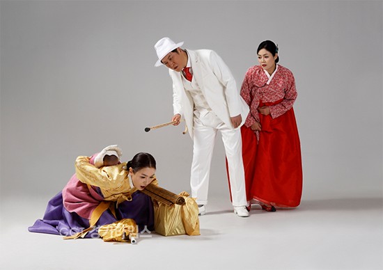 경기도립극단.수원시립공연단의 첫 번째 지역협력 프로젝트..'그 여자의 소설' ⓒ경기타임스