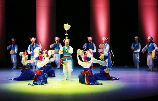 경기도립무용단의 '판'ⓒ경기타임스