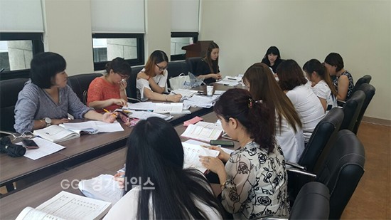 팔달여성새로일하기센터메이크업 동아리 ‘겟미뷰티'ⓒ경기타임스