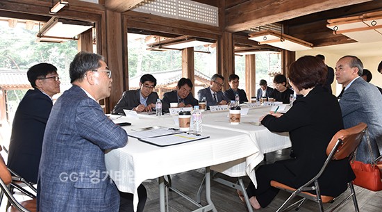 이재정 경기도교육감은 19일 남양주 유릉재실에서 가평, 고양, 구리남양주, 동두천양주, 연천, 의정부, 파주, 포천 교육지원청 등 3권역 교육장이 참석한 가운데‘2017년 3권역 교육장 협의회'ⓒ경기타임스