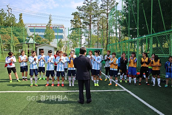 권선구청 여성축구단 축구클리닉 활동사진ⓒ경기타임스