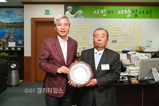오산시, “1일 명예시장”.. 민선6기 제32대 ‘1일 명예시장’백봉길(남·74세)씨 위촉ⓒ경기타임스