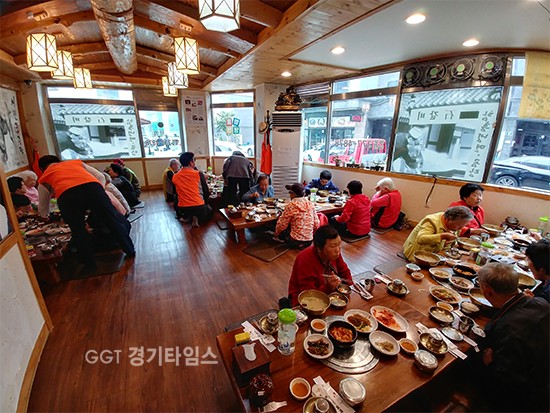 오산시 ,수청동“서연궁석갈비”, 어르신을 위한 따뜻한 점심식사 대접ⓒ경기타임스