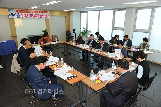 수원시의회 의원연구단체 신재생에너지 운영 및 활성화를 위한 연구회sms 23일 의회 세미나실에서 연구활동 최종보고회ⓒ경기타임스